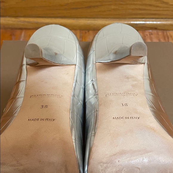 Burberry Heels Aubri Pointy Silver Leather Pumps Women's Size 38 - Picture 10 of 16